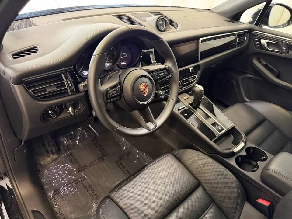 2025 Porsche Macan T - Image 4 of 5