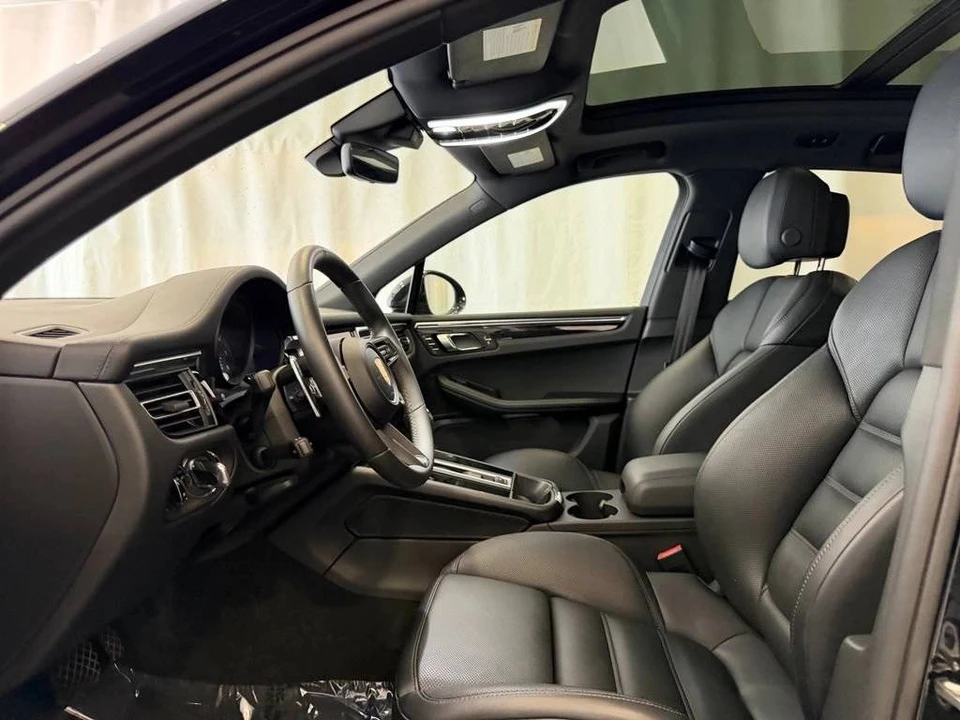 2025 Porsche Macan T - Image 5 of 5