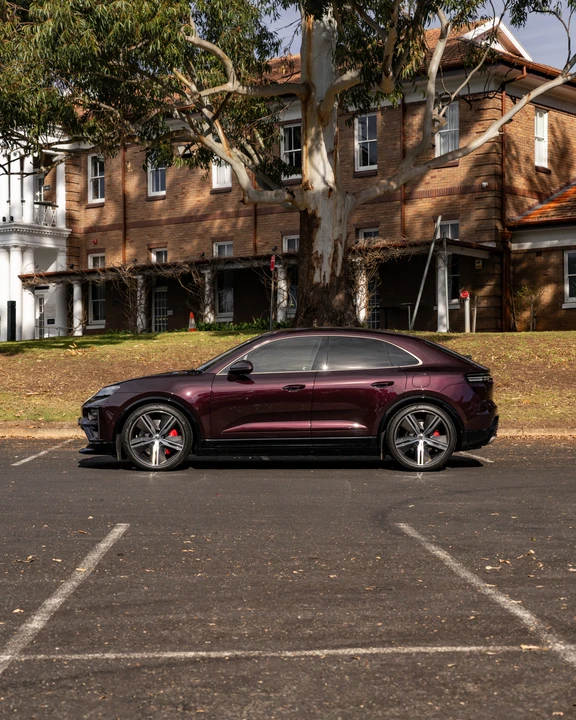 2025 Porsche Macan Electric - Image 18 of 31
