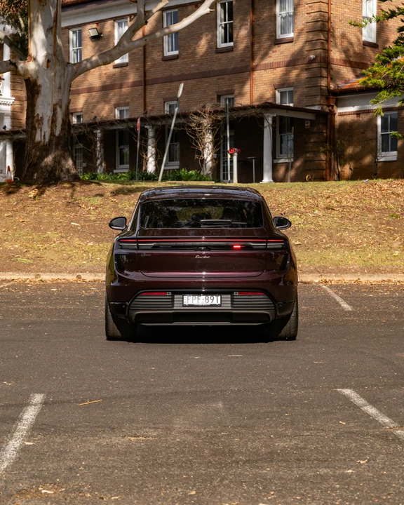 2025 Porsche Macan Electric - Image 19 of 31
