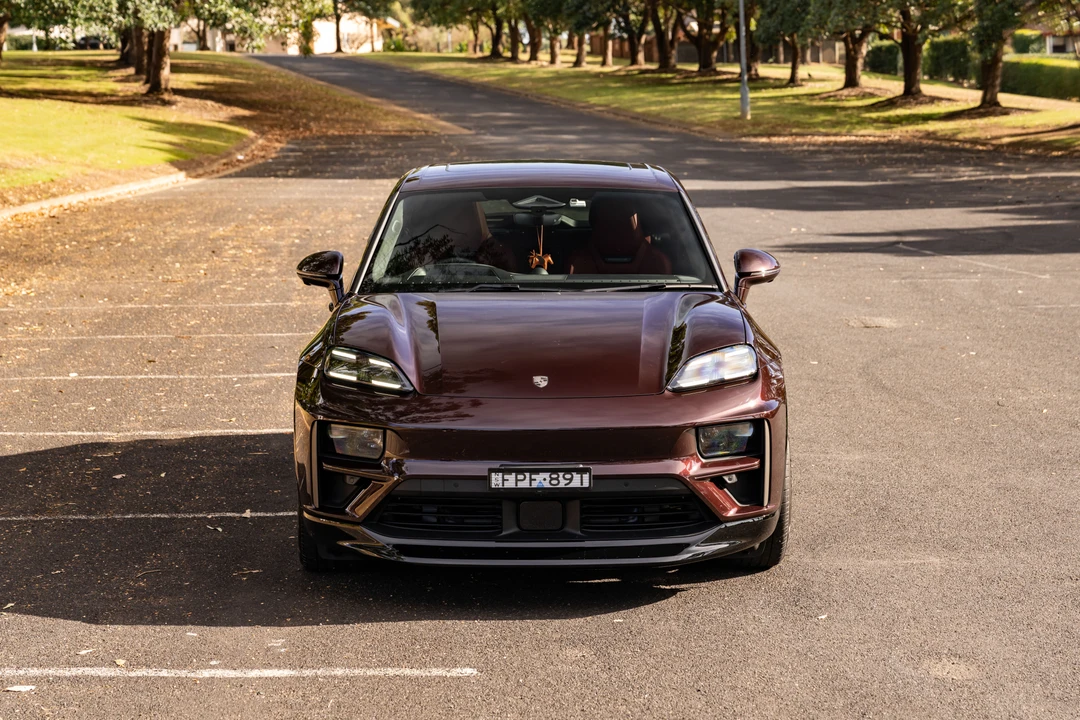 2025 Porsche Macan Electric - Image 10 of 31