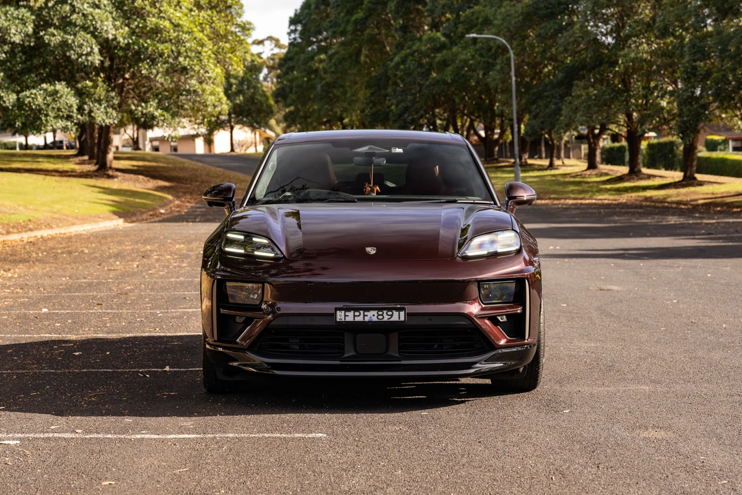 2025 Porsche Macan Electric - Image 2 of 31