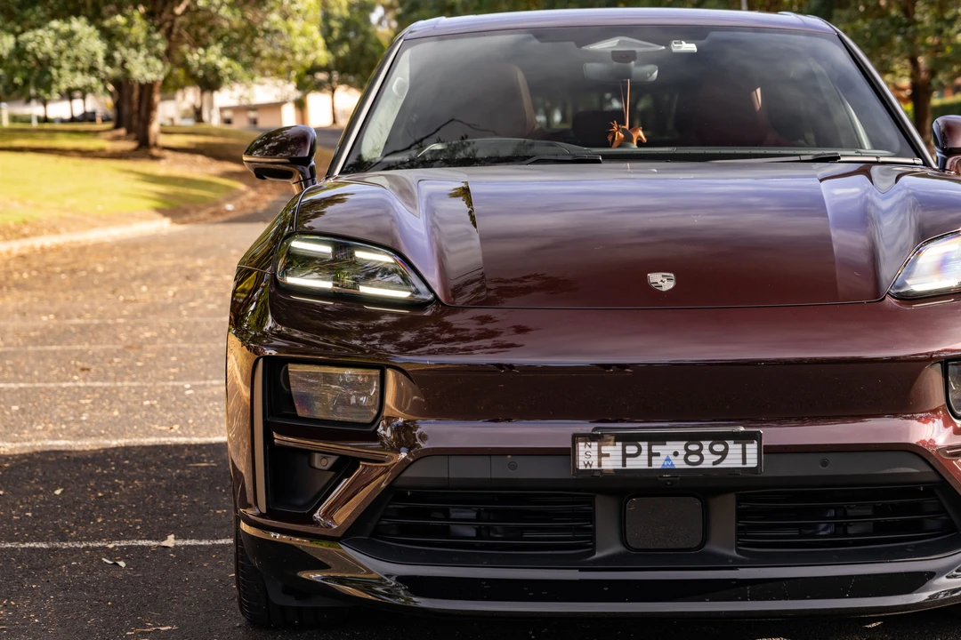 2025 Porsche Macan Electric - Image 23 of 31