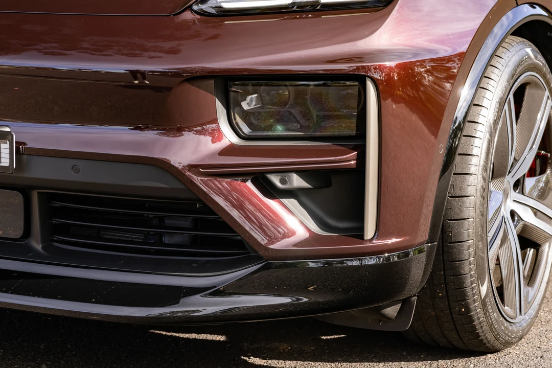 2025 Porsche Macan Electric - Image 25 of 31