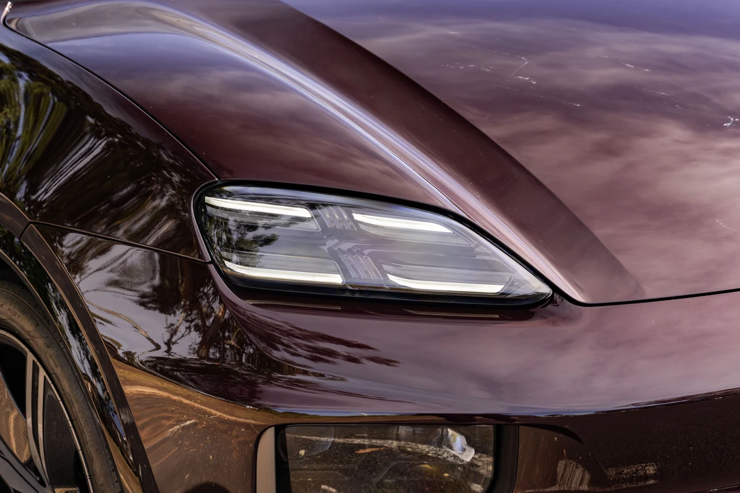 2025 Porsche Macan Electric - Image 26 of 31