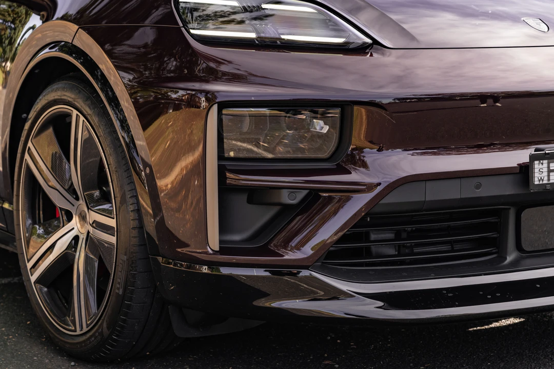 2025 Porsche Macan Electric - Image 27 of 31
