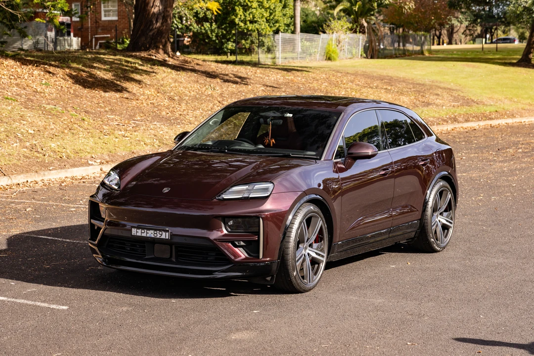 2025 Porsche Macan Electric - Image 11 of 31