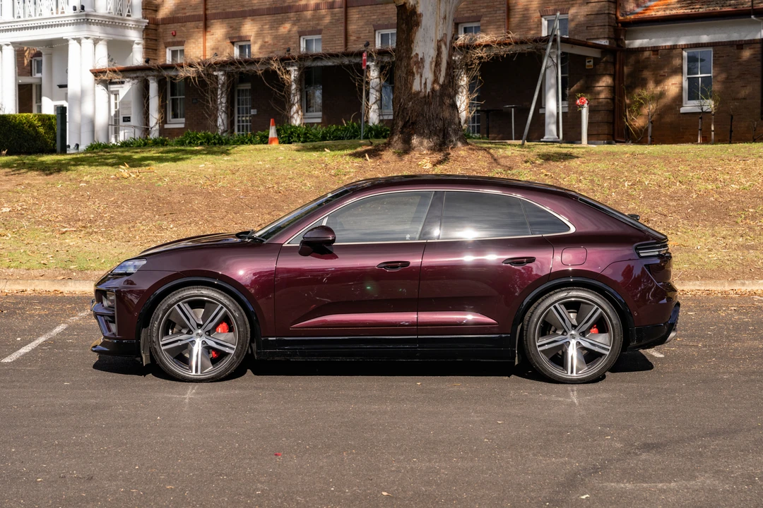 2025 Porsche Macan Electric - Image 12 of 31