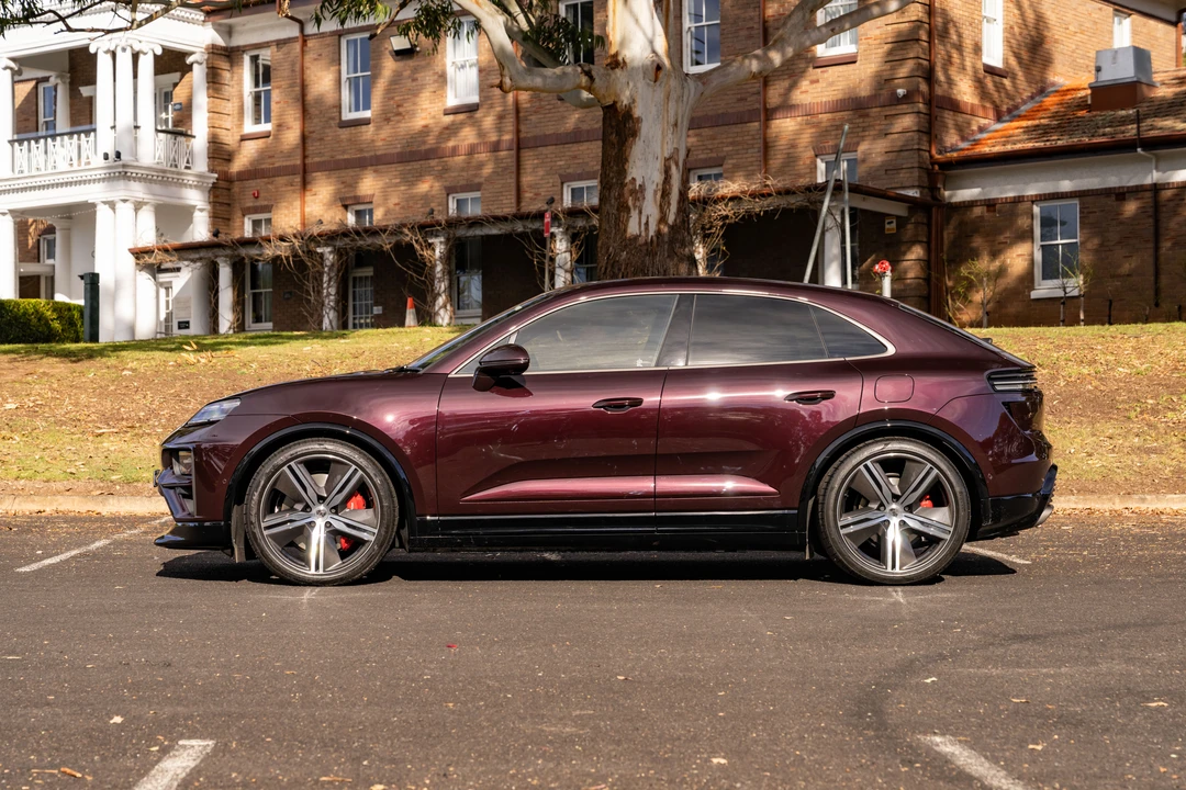 2025 Porsche Macan Electric - Image 4 of 31