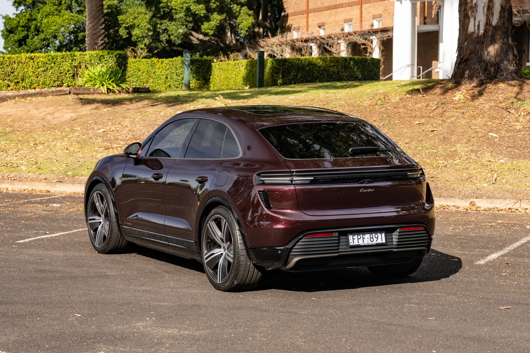 2025 Porsche Macan Electric - Image 13 of 31