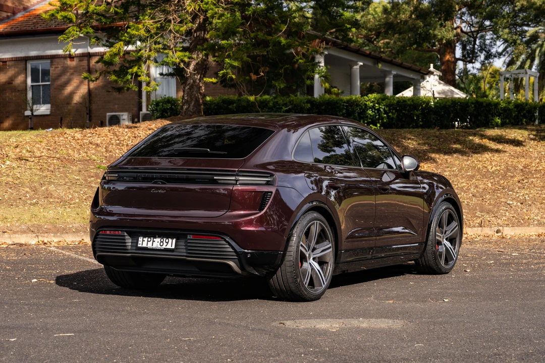 2025 Porsche Macan Electric - Image 7 of 31