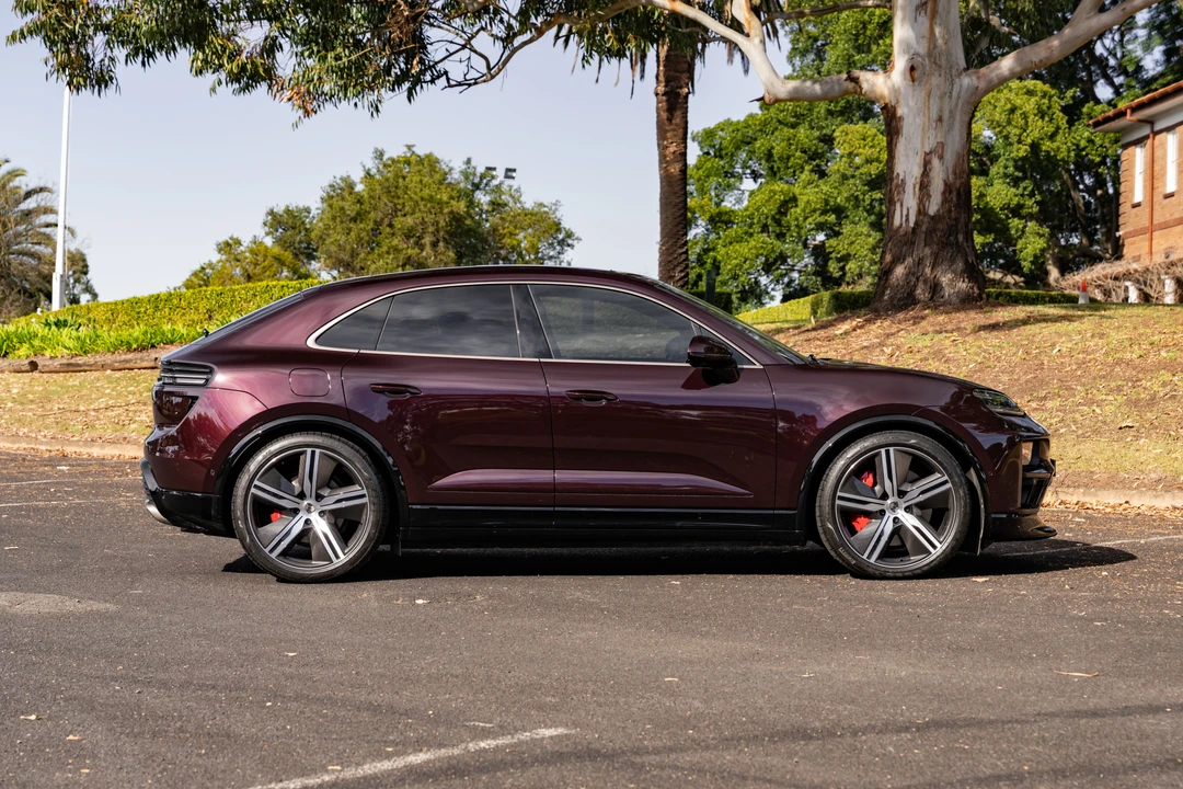 2025 Porsche Macan Electric - Image 8 of 31