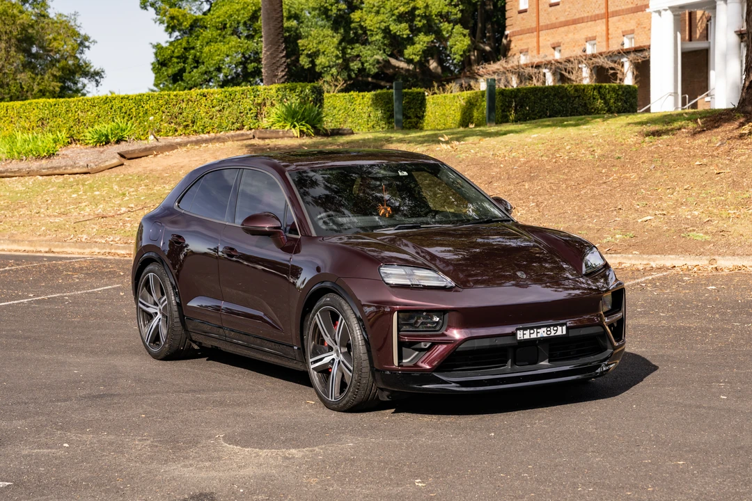 2025 Porsche Macan Electric - Image 17 of 31