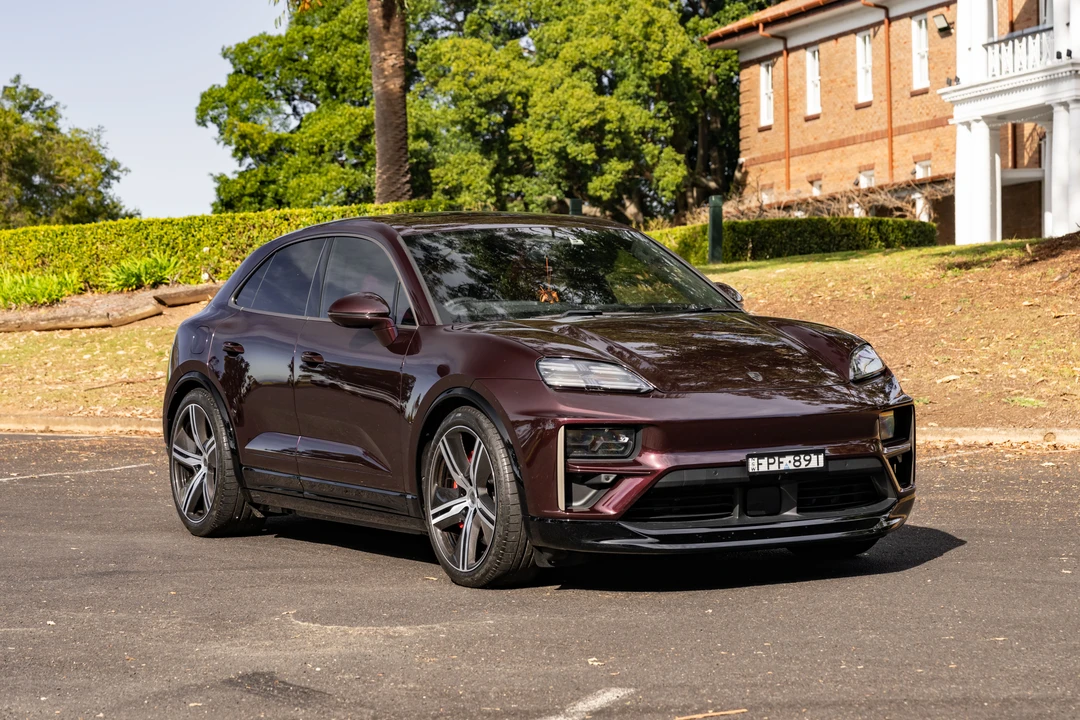 2025 Porsche Macan Electric - Image 9 of 31