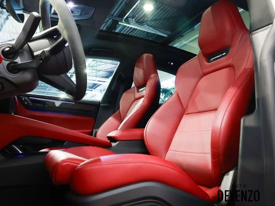 2025 Porsche Macan Electric - Image 13 of 20