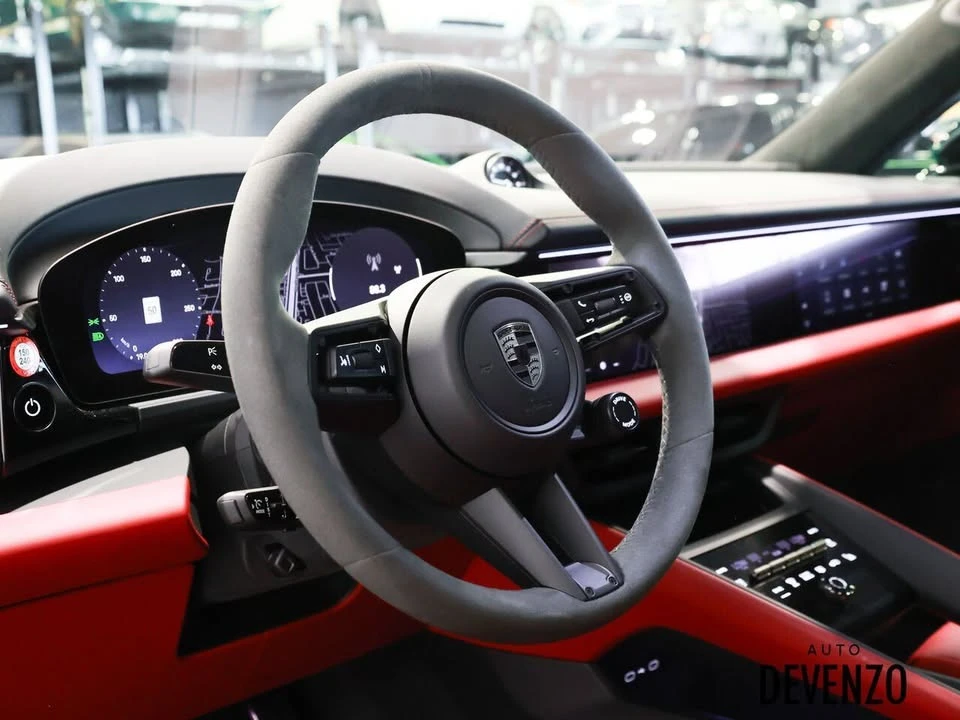 2025 Porsche Macan Electric - Image 14 of 20