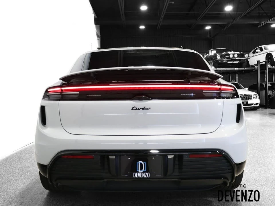 2025 Porsche Macan Electric - Image 4 of 20