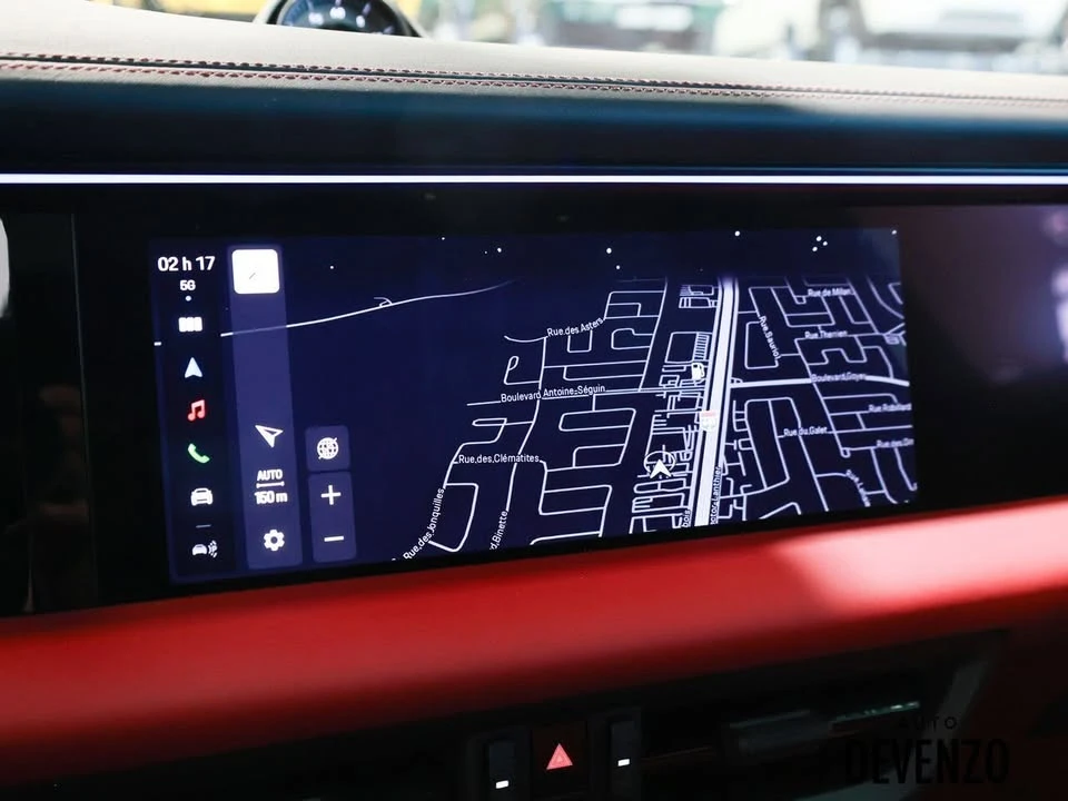 2025 Porsche Macan Electric - Image 18 of 20