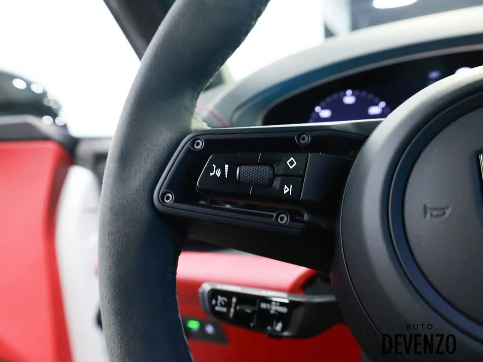 2025 Porsche Macan Electric - Image 15 of 20