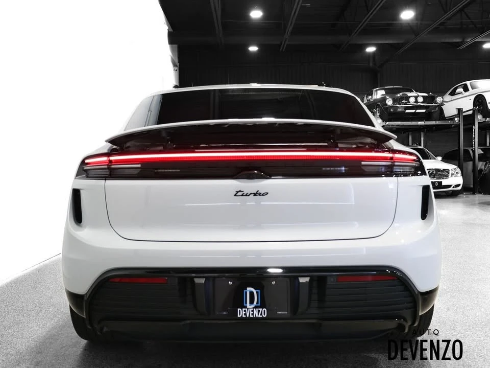 2025 Porsche Macan Electric - Image 4 of 20