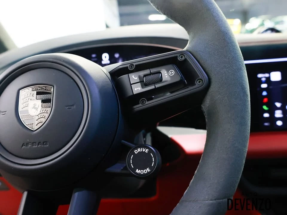 2025 Porsche Macan Electric - Image 16 of 20