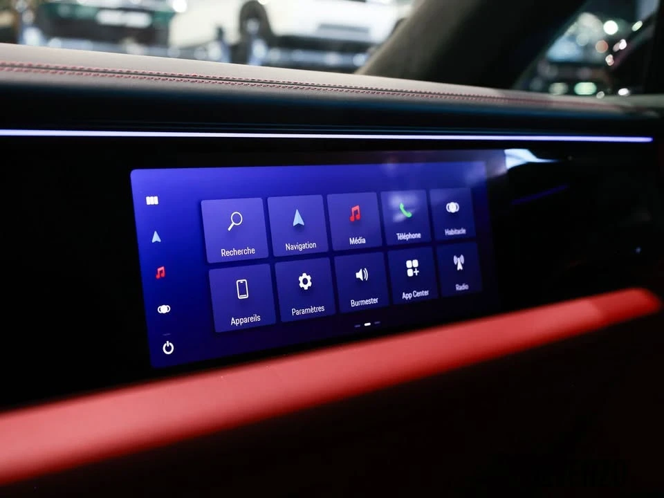 2025 Porsche Macan Electric - Image 19 of 20