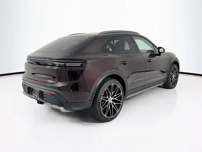2025 Porsche Macan Electric - Image 9 of 20