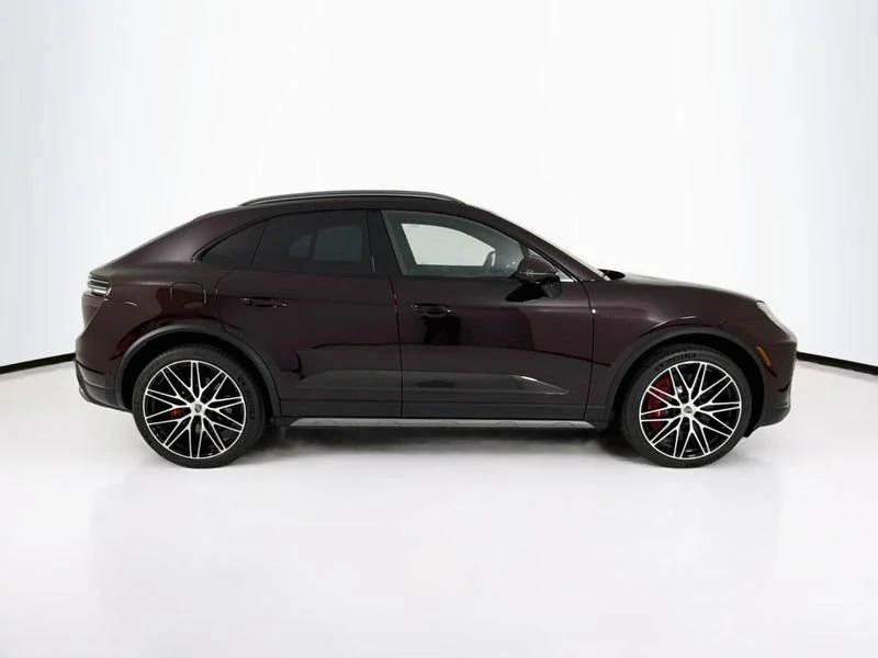 2025 Porsche Macan Electric - Image 8 of 20