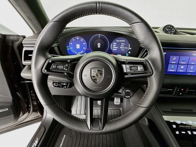 2025 Porsche Macan Electric - Image 15 of 20