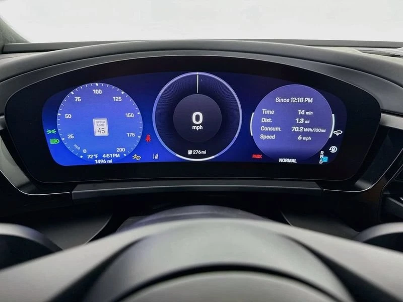 2025 Porsche Macan Electric - Image 16 of 20