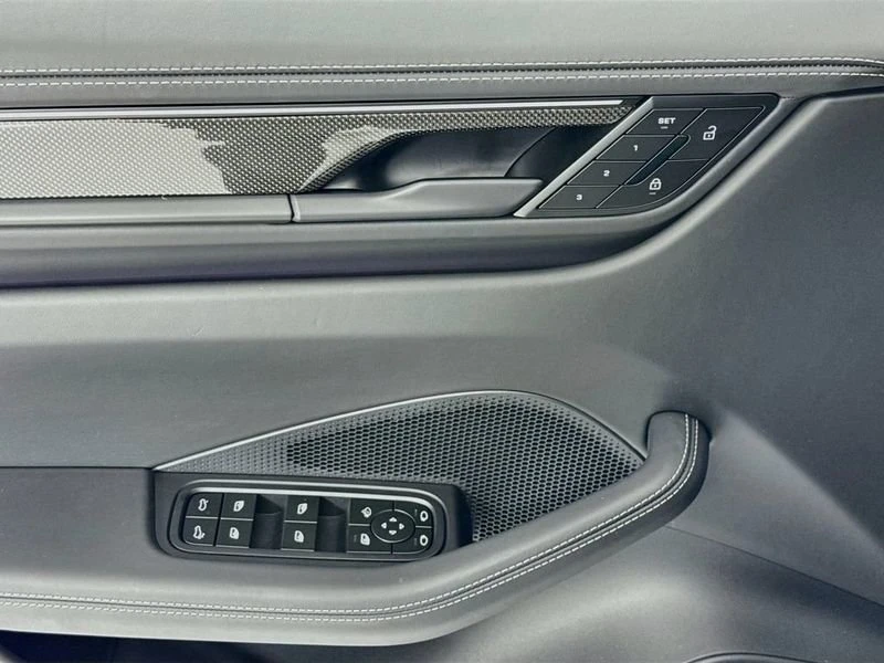 2025 Porsche Macan Electric - Image 11 of 20