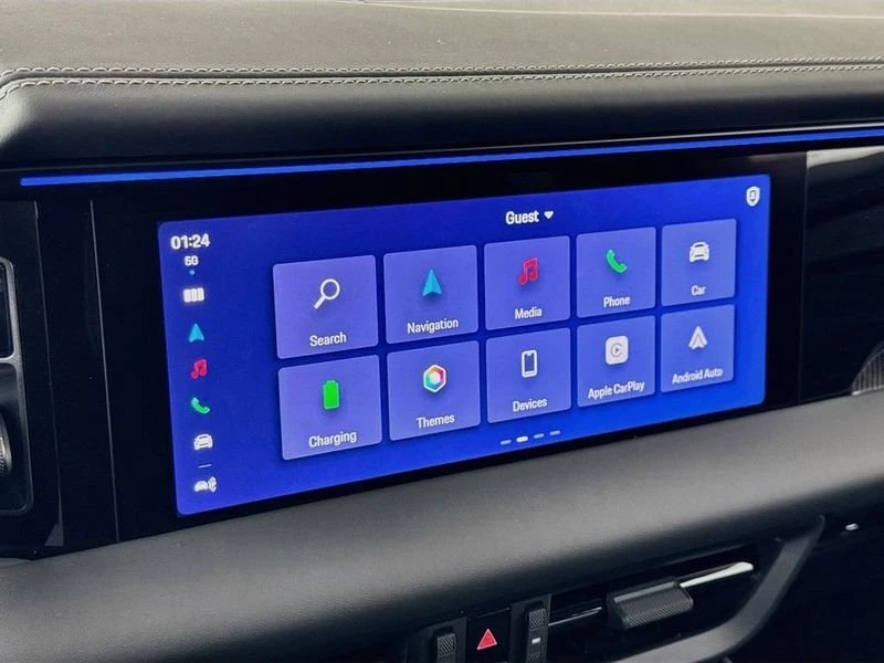 2025 Porsche Macan Electric - Image 18 of 20