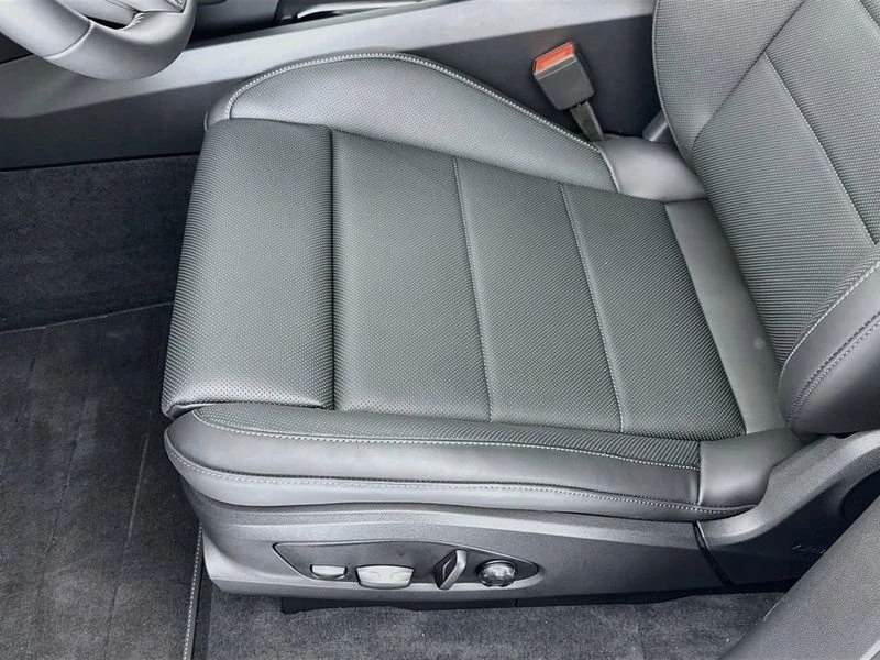 2025 Porsche Macan Electric - Image 13 of 20