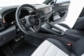 2025 Porsche Macan Electric - Image 4 of 4