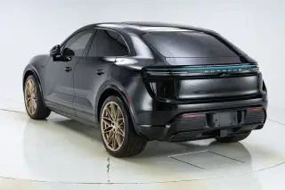 2025 Porsche Macan Electric - Image 3 of 4