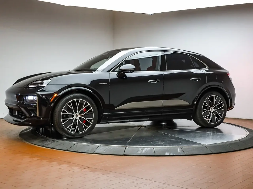 2025 Porsche Macan Electric - Image 2 of 11