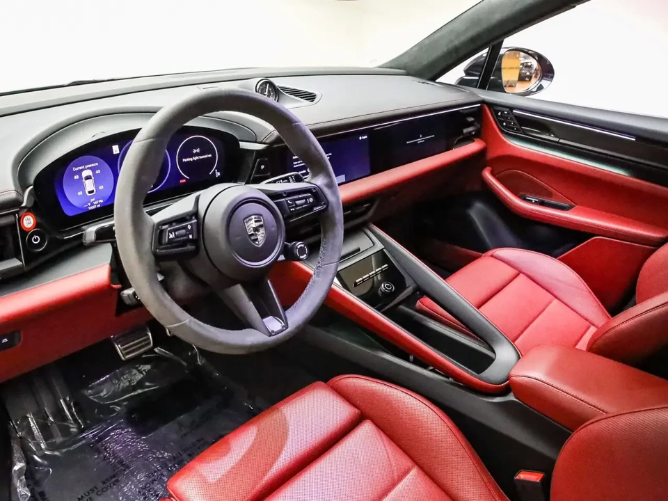 2025 Porsche Macan Electric - Image 4 of 11
