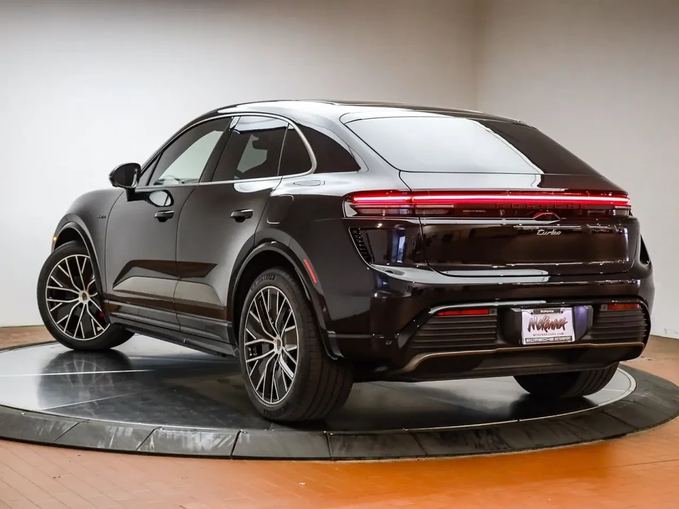 2025 Porsche Macan Electric - Image 3 of 11