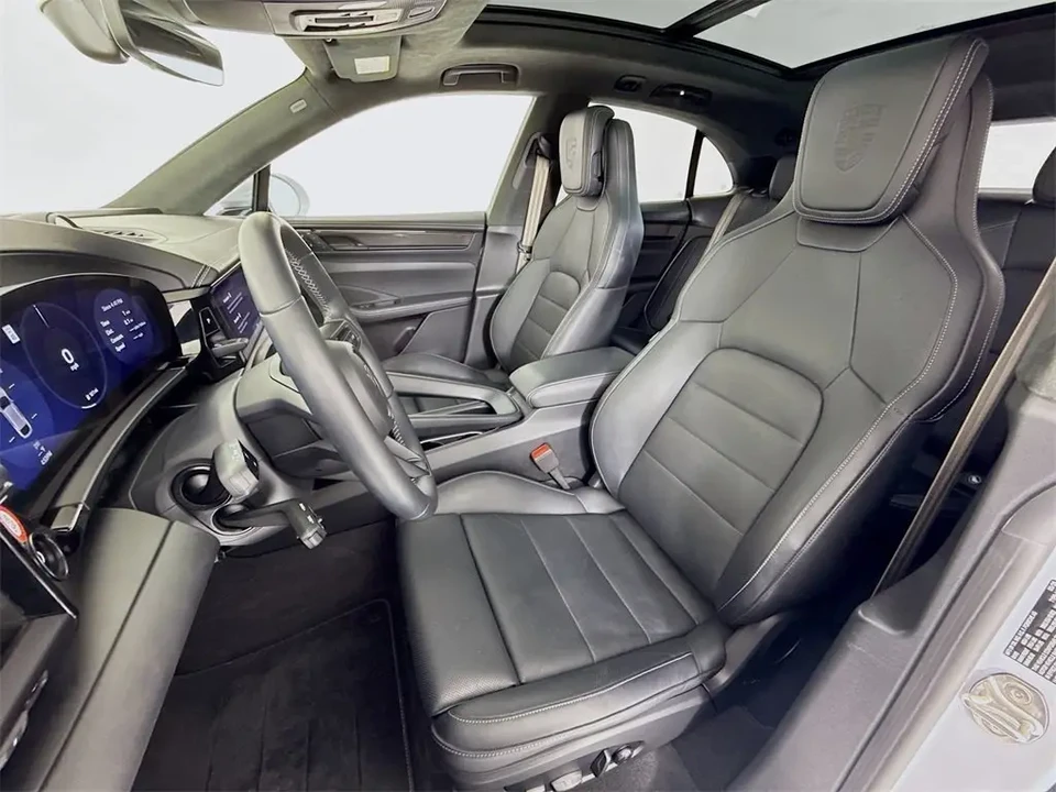 2025 Porsche Macan Electric - Image 5 of 14