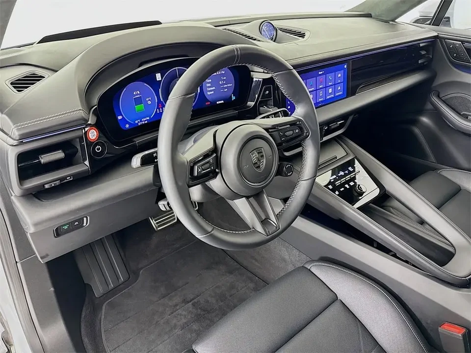 2025 Porsche Macan Electric - Image 4 of 14
