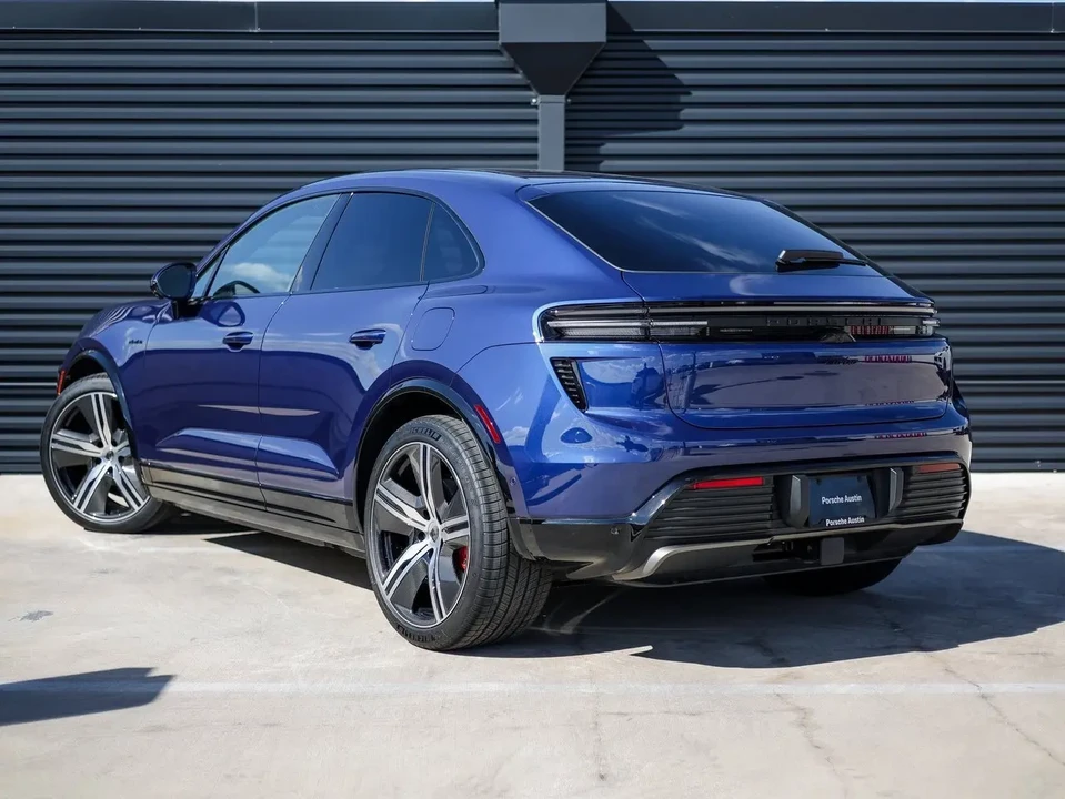 2025 Porsche Macan Electric - Image 3 of 14