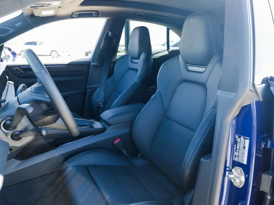 2025 Porsche Macan Electric - Image 5 of 14