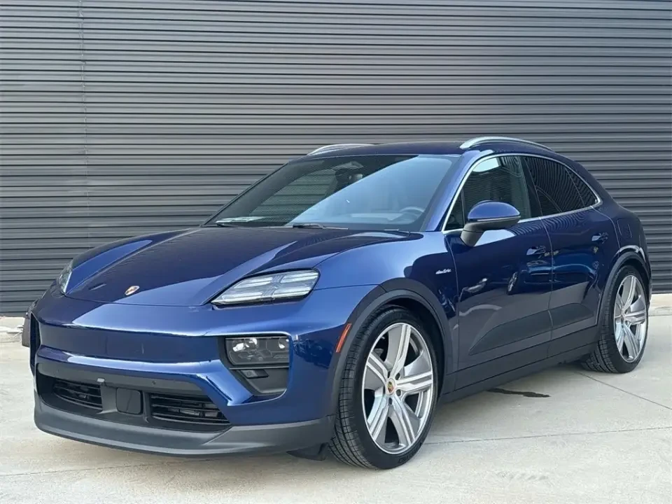 2025 Porsche Macan Electric - Image 11 of 14