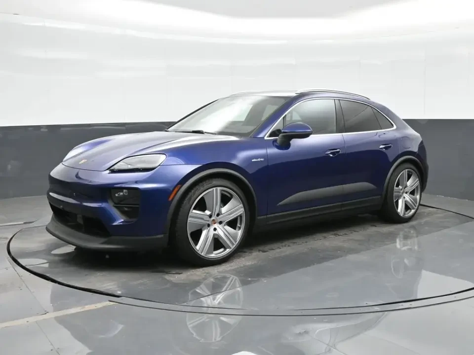 2025 Porsche Macan Electric - Image 13 of 14