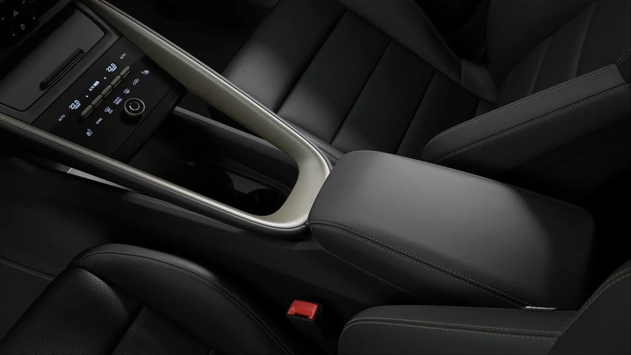2025 Porsche Macan Electric - Image 10 of 15