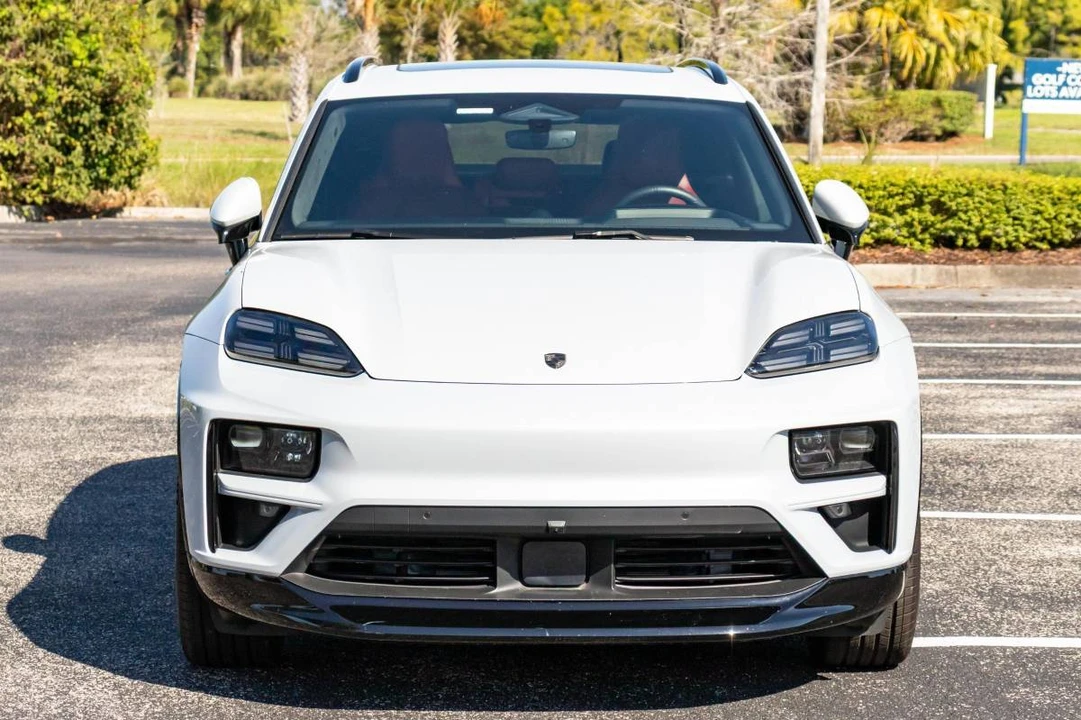 2025 Porsche Macan Electric - Image 2 of 5