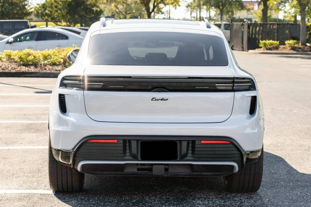 2025 Porsche Macan Electric - Image 5 of 5