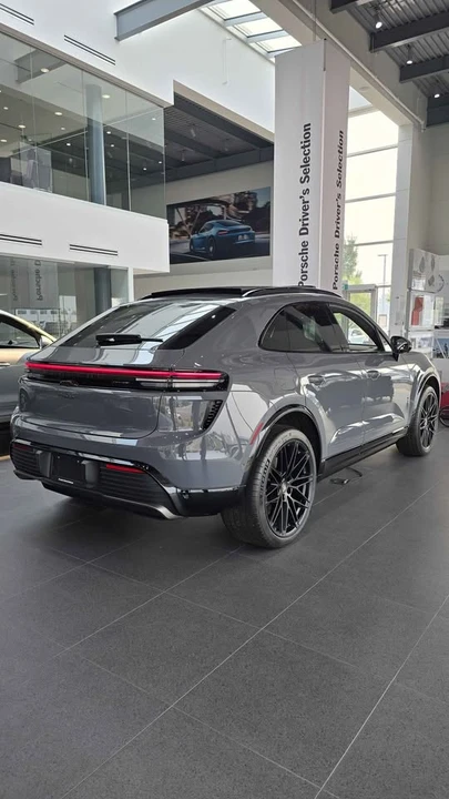 2025 Porsche Macan Electric - Image 3 of 13