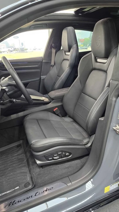 2025 Porsche Macan Electric - Image 8 of 13