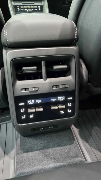 2025 Porsche Macan Electric - Image 7 of 13